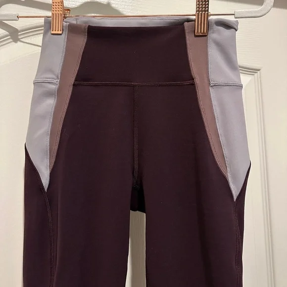 Lululemon In Movement Blocked Tight in Plum Shadow Everlux 25” - Picture 7 of 11